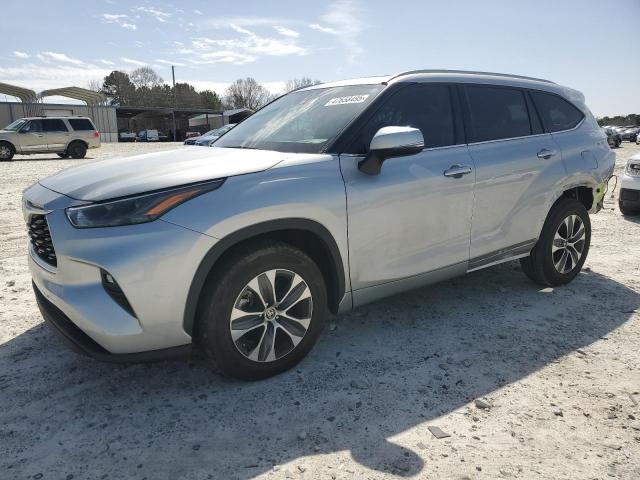 5TDGZRAH5NS141177 - 2022 TOYOTA HIGHLANDER XLE 银色 照片 1