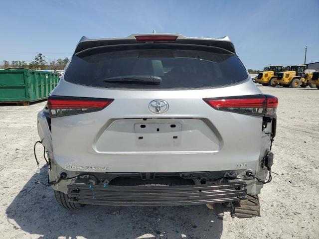 5TDGZRAH5NS141177 - 2022 TOYOTA HIGHLANDER XLE 银色 照片 6