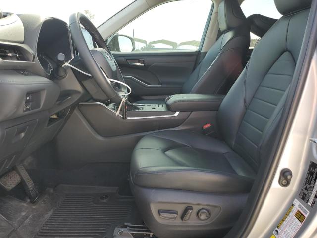 5TDGZRAH5NS141177 - 2022 TOYOTA HIGHLANDER XLE 银色 照片 7
