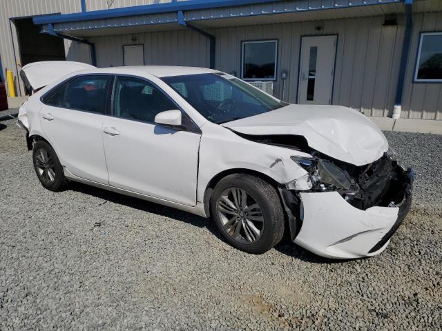 4T1BF1FK5FU073061 - 2015 TOYOTA CAMRY LE WHITE photo 4