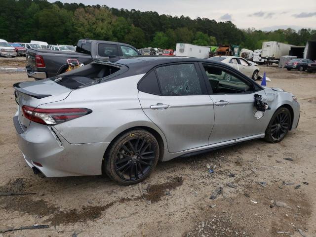 4T1KZ1AK3NU064131 - 2022 TOYOTA CAMRY TRD SILVER photo 3