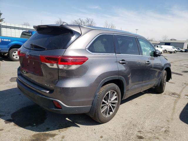 5TDJZRFHXJS837221 - 2018 TOYOTA HIGHLANDER SE GRAY photo 3