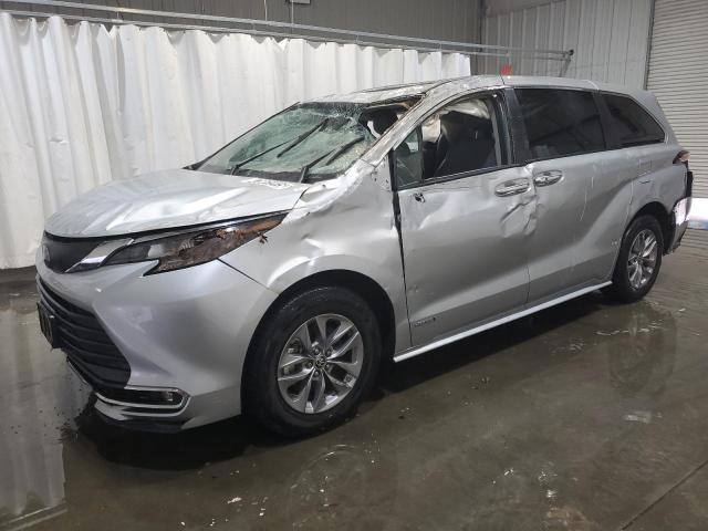 2021 TOYOTA SIENNA XLE, 