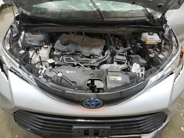 5TDYRKEC5MS054064 - 2021 TOYOTA SIENNA XLE 银色 照片 12