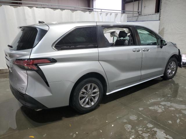 5TDYRKEC5MS054064 - 2021 TOYOTA SIENNA XLE 银色 照片 3