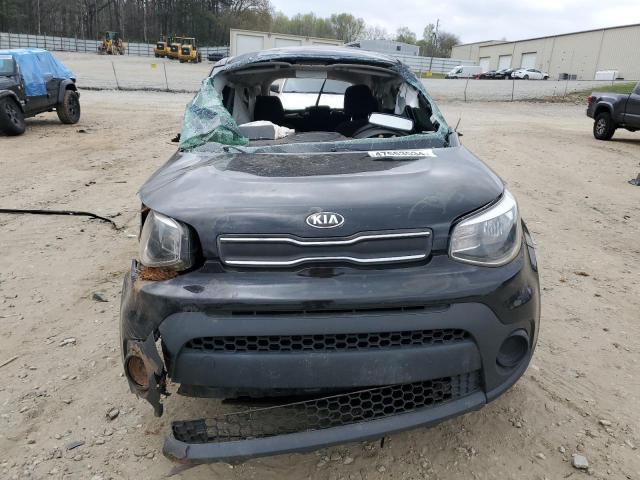 KNDJN2A20H7498088 - 2017 KIA SOUL BLACK photo 5