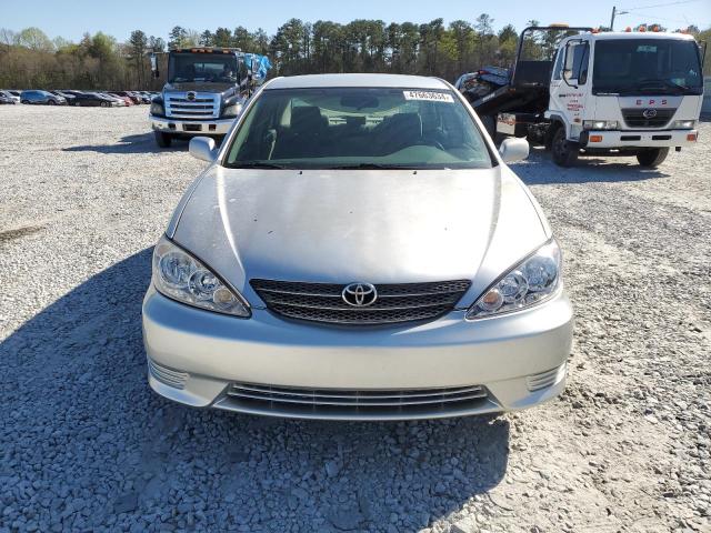 4T1BE32K65U624228 - 2005 TOYOTA CAMRY LE SILVER photo 5