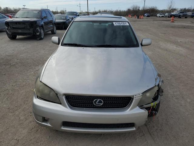 JTHBD192440084772 - 2004 LEXUS IS 300 SILVER photo 5