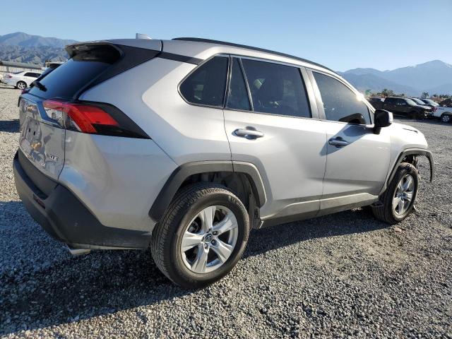 2T3W1RFV1LC048462 - 2020 TOYOTA RAV4 XLE SILVER photo 3