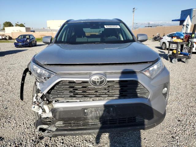 2T3W1RFV1LC048462 - 2020 TOYOTA RAV4 XLE SILVER photo 5