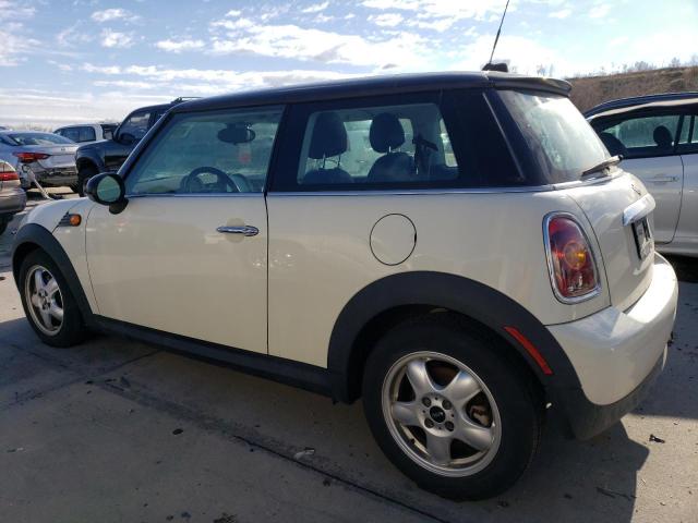 WMWMF3C50ATZ23410 - 2010 MINI COOPER WHITE photo 2