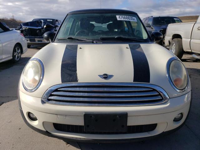 WMWMF3C50ATZ23410 - 2010 MINI COOPER WHITE photo 5