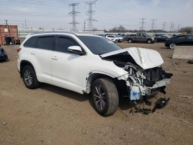 5TDJZRFH3JS487995 - 2018 TOYOTA HIGHLANDER SE WHITE photo 4