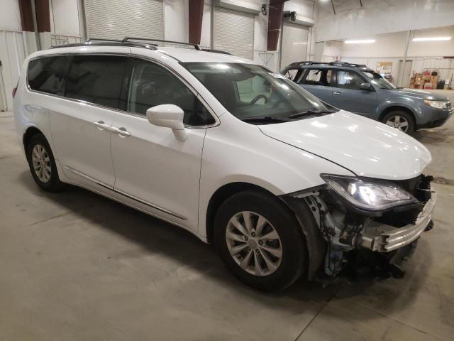 2C4RC1BG8KR582940 - 2019 CHRYSLER PACIFICA TOURING L WHITE photo 4