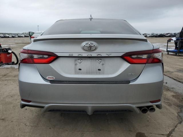 4T1G11AK2RU236099 - 2024 TOYOTA CAMRY SE NIGHT SHADE SILVER photo 6