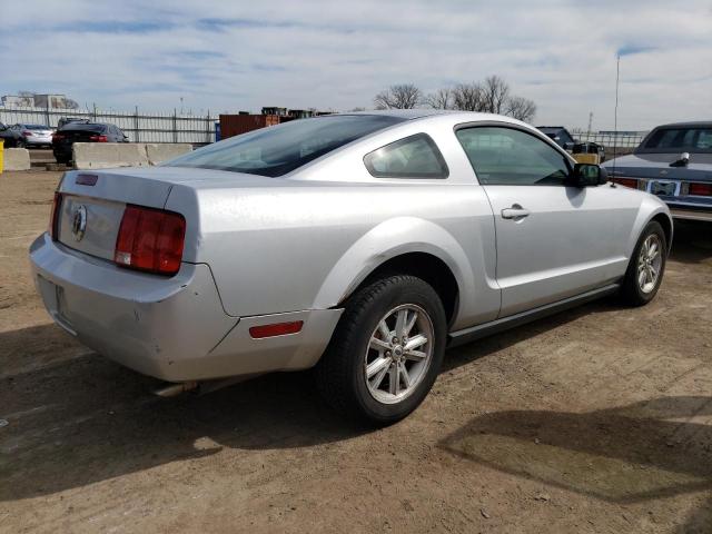 1ZVFT80N565158533 - 2006 FORD MUSTANG SILVER photo 3