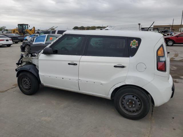 KNDJT2A10B7304602 - 2011 KIA SOUL WHITE photo 2