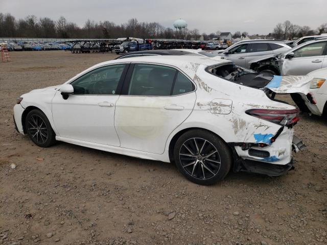 4T1G11AK6MU553084 - 2021 TOYOTA CAMRY SE WHITE photo 2