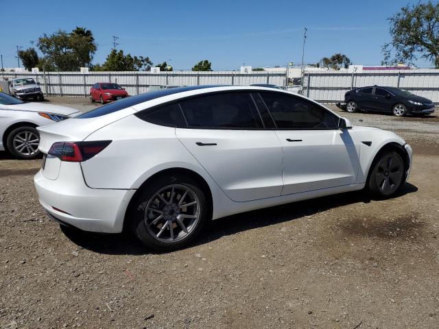 5YJ3E1EA4NF331968 - 2022 TESLA MODEL 3 WHITE photo 3