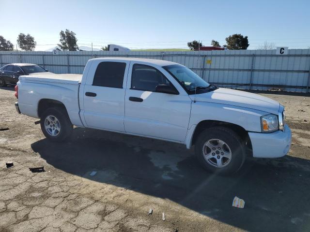 1D7HE48N86S640696 - 2006 DODGE DAKOTA QUAD SLT WHITE photo 4