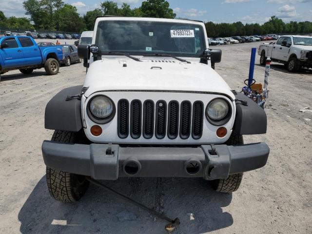 1J4BA5H13BL532659 - 2011 JEEP WRANGLER U SAHARA WHITE photo 5