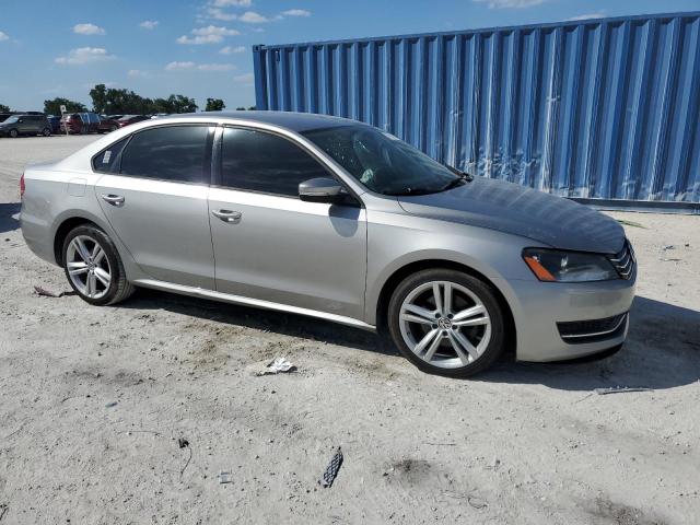 1VWAH7A36DC149397 - 2013 VOLKSWAGEN PASSAT S GRAY photo 4