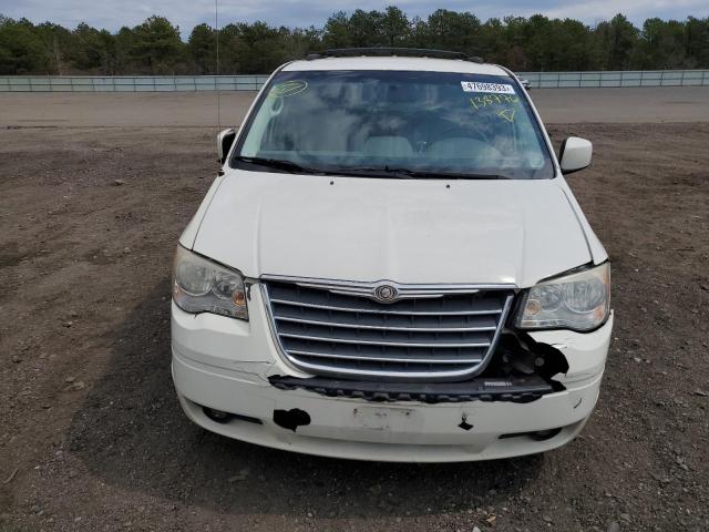 2A4RR5D15AR126708 - 2010 CHRYSLER TOWN AND C TOURING WHITE photo 5