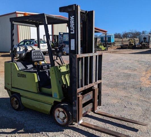 G138MC8835519 - 1985 CLAR FORKLIFT GREEN photo 2