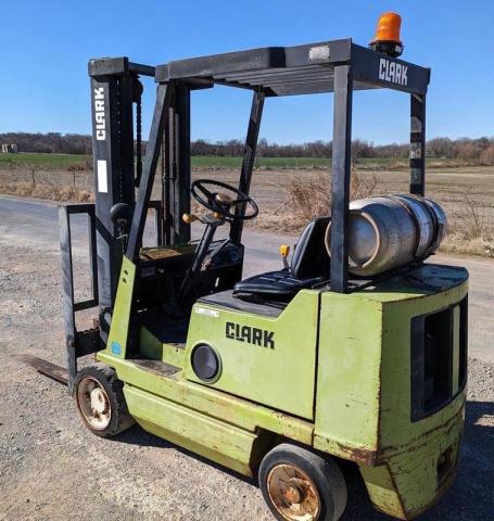 G138MC8835519 - 1985 CLAR FORKLIFT GREEN photo 3