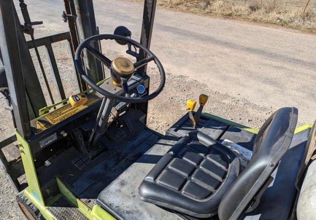 G138MC8835519 - 1985 CLAR FORKLIFT GREEN photo 5