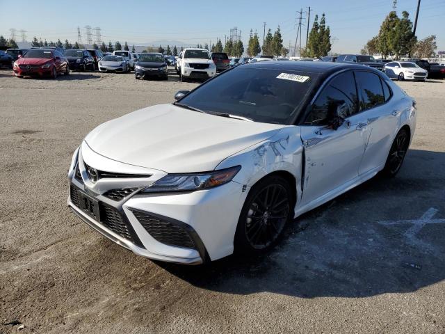 4T1KZ1AK1NU067187 - 2022 TOYOTA CAMRY TRD WHITE photo 1