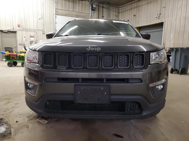 3C4NJDBB1JT246441 - 2018 JEEP COMPASS LATITUDE GRAY photo 5