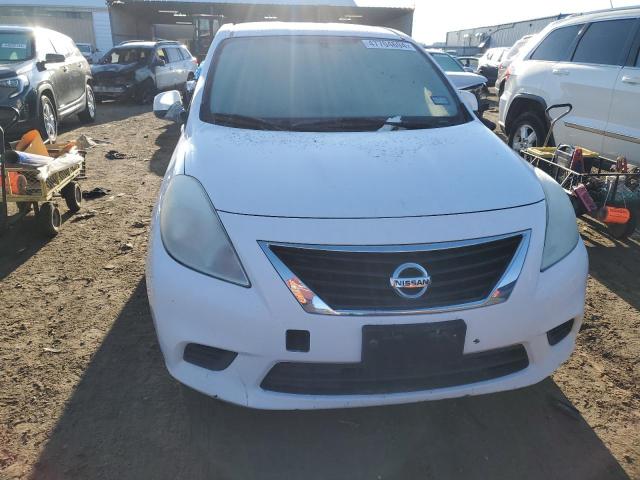 3N1CN7AP6EL818719 - 2014 NISSAN VERSA S WHITE photo 5