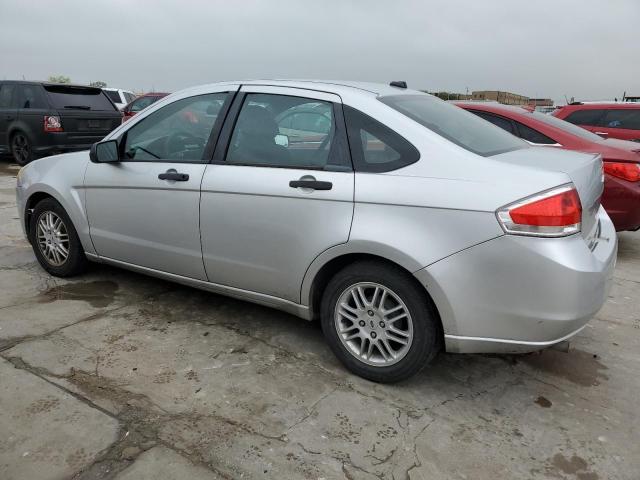 1FAHP3FN8AW246057 - 2010 FORD FOCUS SE SILVER photo 2