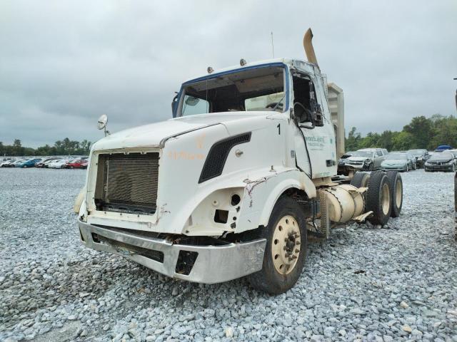 4V4NC9EH49N278873 - 2009 VOLVO UK VNL WHITE photo 9