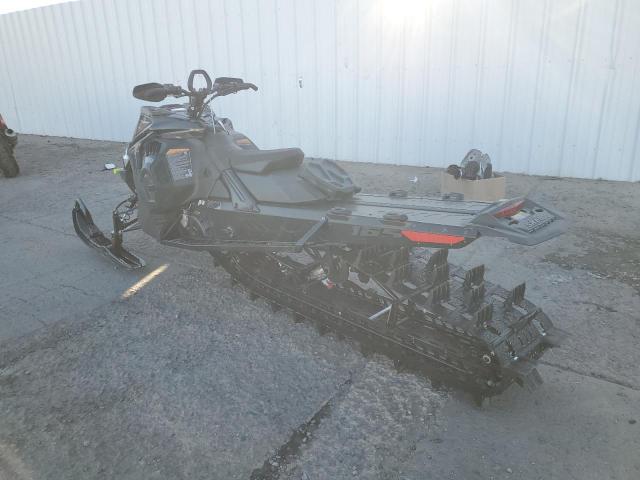 2BPSTJRA8RV000209 - 2024 SKI DOO SUMMIT X E BLACK photo 3