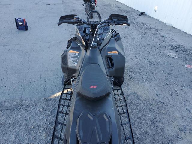 2BPSTJRA8RV000209 - 2024 SKI DOO SUMMIT X E BLACK photo 5