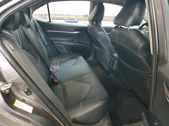 4T1B11HK6JU124975 - 2018 TOYOTA CAMRY L GRAY photo 10