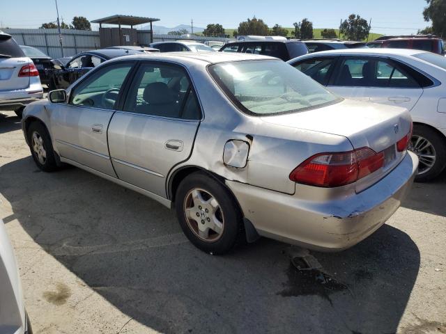 1HGCG1651WA018836 - 1998 HONDA ACCORD EX SILVER photo 2