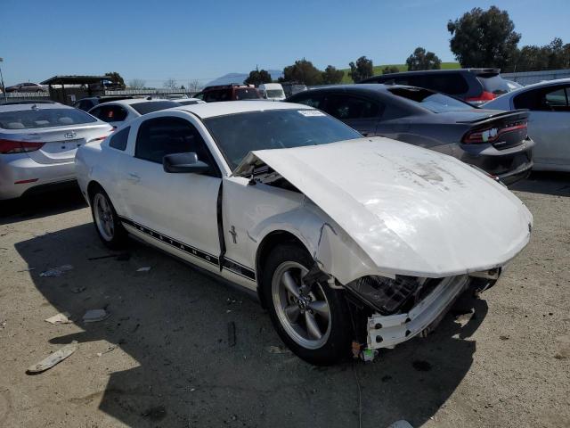 1ZVFT80N165106249 - 2006 FORD MUSTANG WHITE photo 4