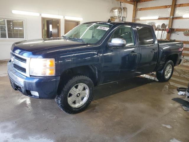 2GCEK13M471580615 - 2007 CHEVROLET SILVERADO K1500 CREW CAB BLUE photo 1