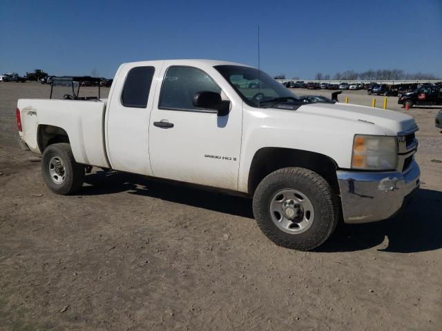 1GCHK29K18E157693 - 2008 CHEVROLET SILVERADO K2500 HEAVY DUTY WHITE photo 3