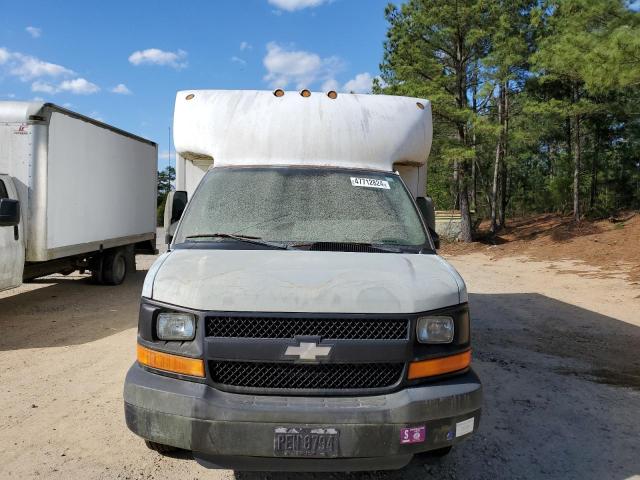 1GBJG31U761163805 - 2006 CHEVROLET EXPRESS G3 WHITE photo 5