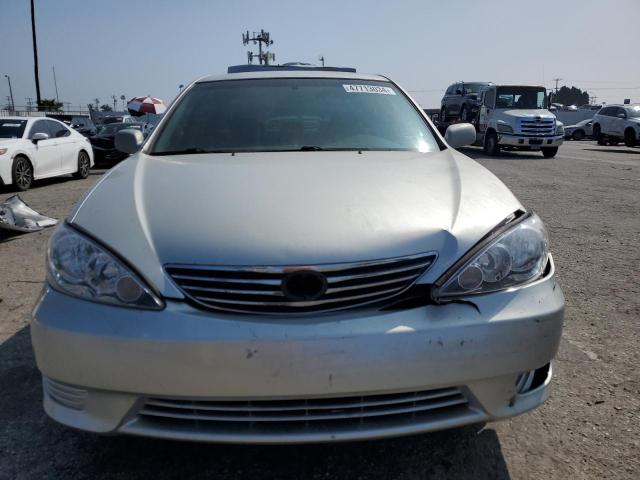 4T1BE32K45U057176 - 2005 TOYOTA CAMRY LE SILVER photo 5