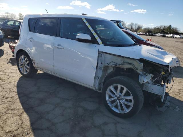 KNDJP3A53J7506023 - 2018 KIA SOUL + WHITE photo 4