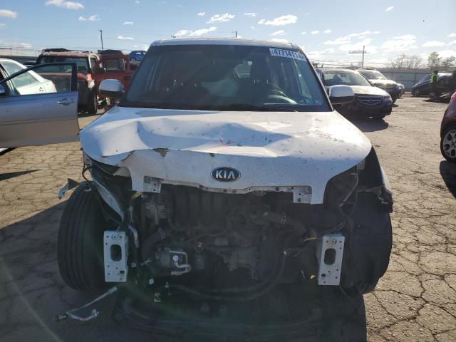 KNDJP3A53J7506023 - 2018 KIA SOUL + WHITE photo 5