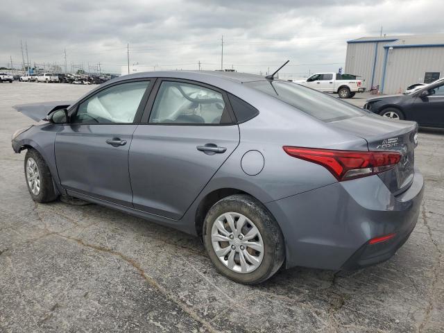 3KPC24A34JE029405 - 2018 HYUNDAI ACCENT SE GRAY photo 2