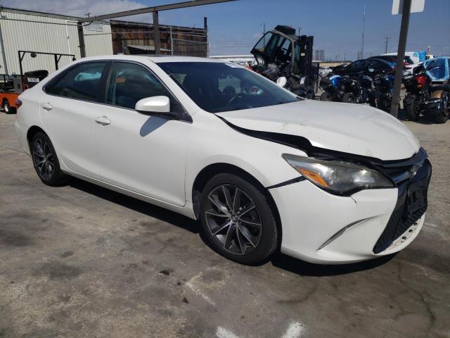 4T1BF1FK2HU296077 - 2017 TOYOTA CAMRY LE WHITE photo 4