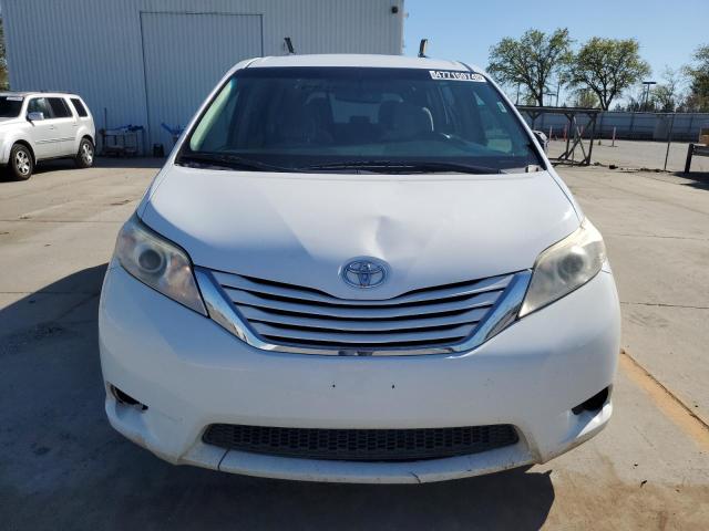 5TDJZ3DC9HS171564 - 2017 TOYOTA SIENNA LE WHITE photo 5