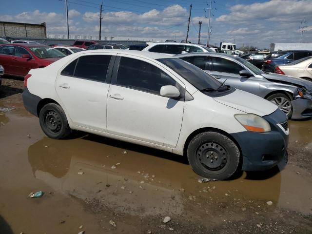 JTDBT4K3XA1369877 - 2010 TOYOTA YARIS WHITE photo 4